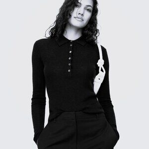 Banana Republic Merino finely  ribbed sweater polo with side pocket in  Medium